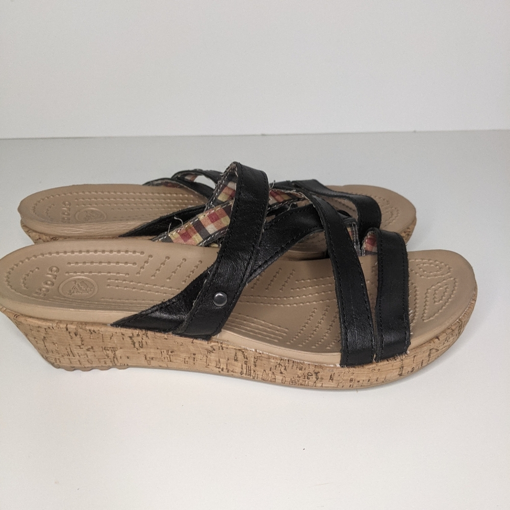 CROCS A-Leigh Black Leather Strap Wedge women’s size 9